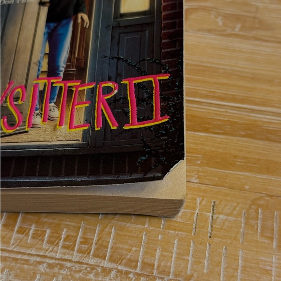 Scholastic R.L. Stine The Babysitter II - Pink and Blue Cover - Picture 3 of 4